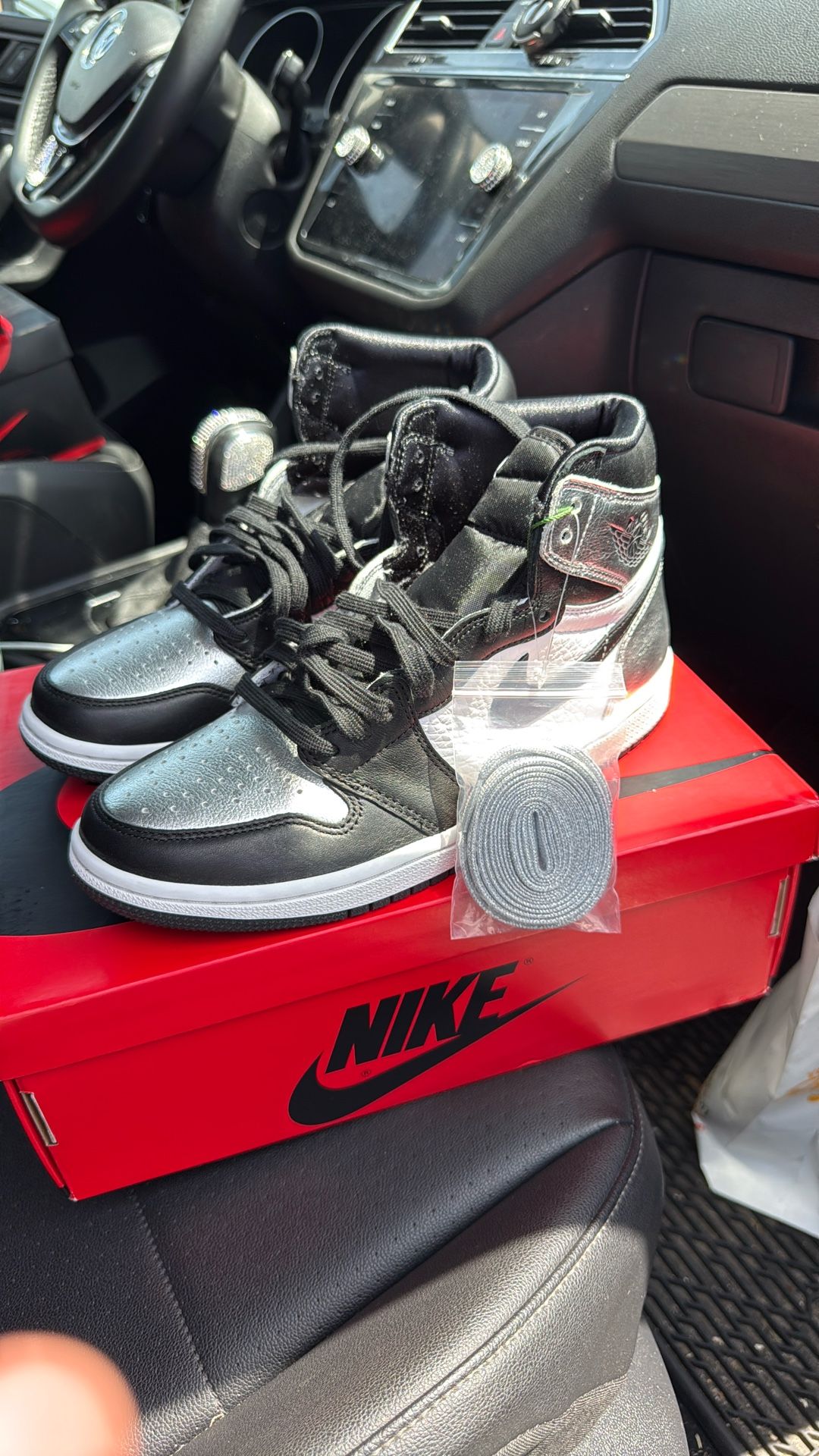 Air Jordan 1 Retro High OG “Silver Toe”