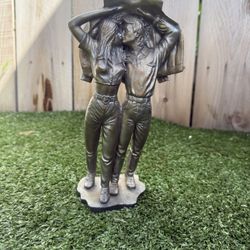 Vintage 1995 Avery Creations Lovers Kissing Sculpture