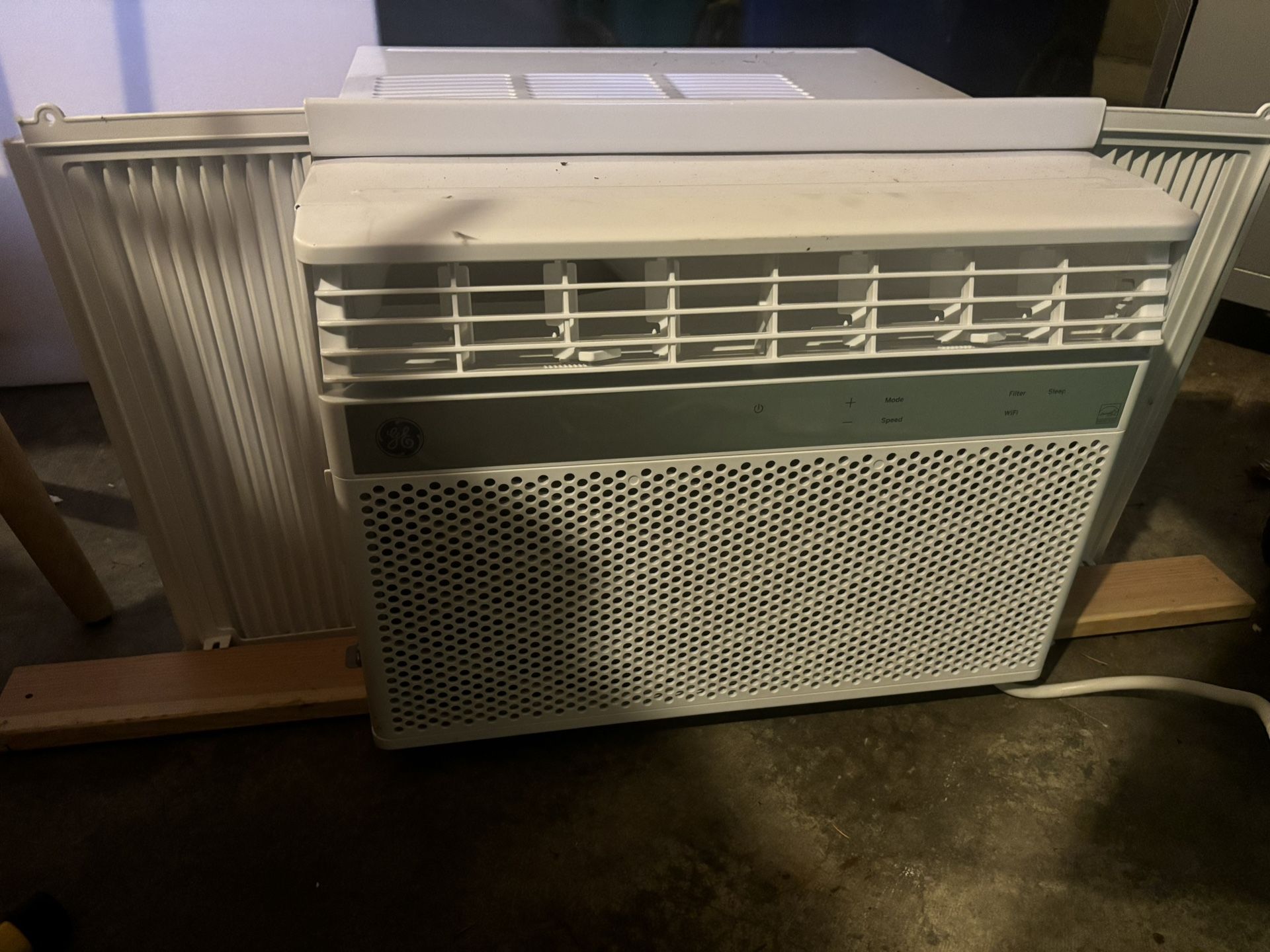 GE 12k BTU Air Conditioner - Excellent Condition 