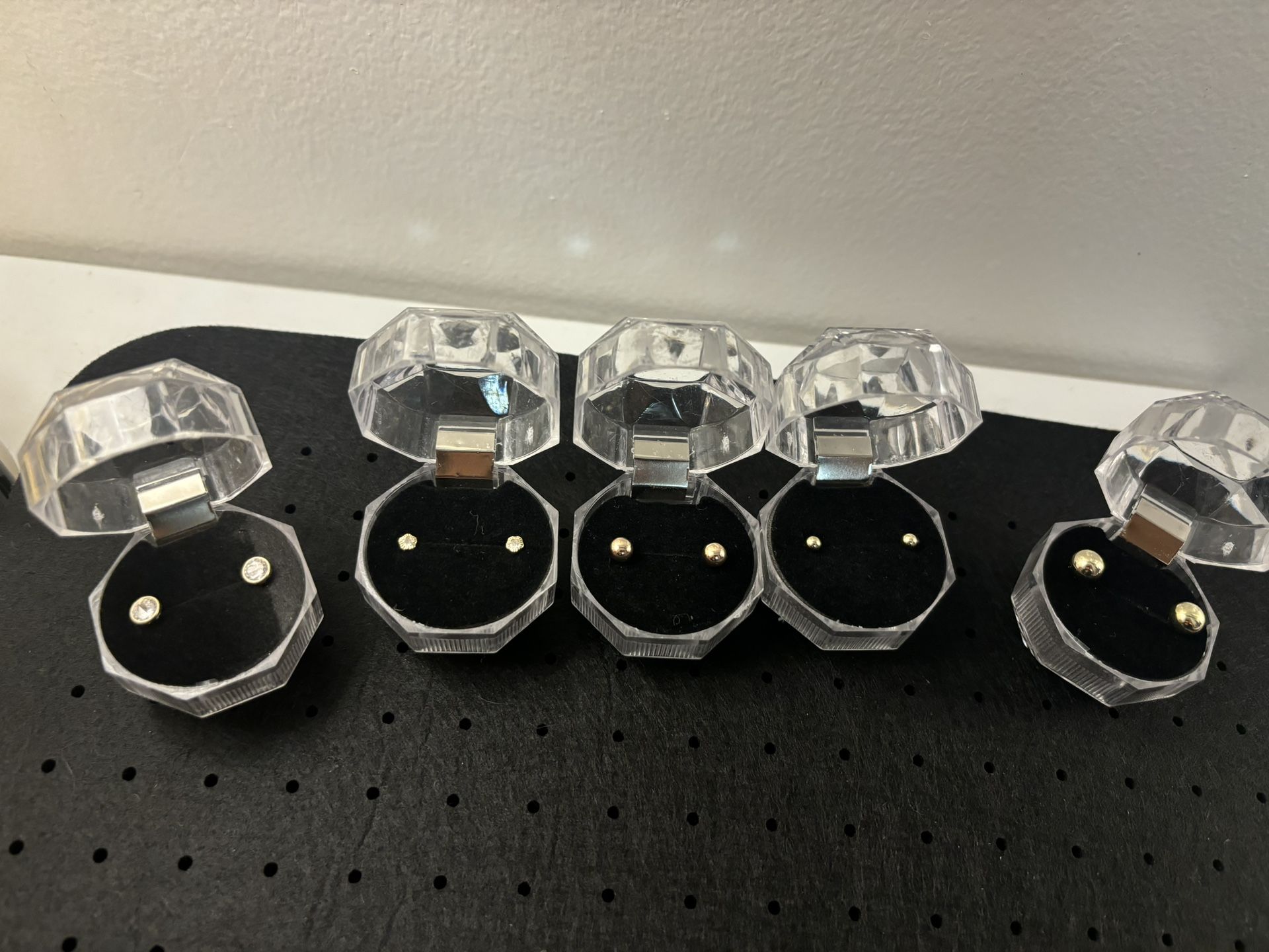 Gold Earrings 10k/aretes 10k