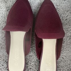 New  Woman’s Flats Burgundy Size 9 1/2