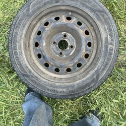 One Size 185/65R15 Tire 