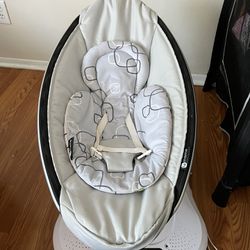 4moms mamaRoo 4 Multi-Motion Baby Swing, Bluetooth Baby Rocker with 5 Unique Motions