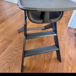 4MOMS MAGNETIC HIGH CHAIR