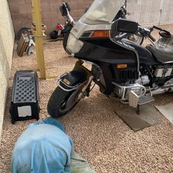 1984 Honda Gold wing / Clean Title NEED GONE 