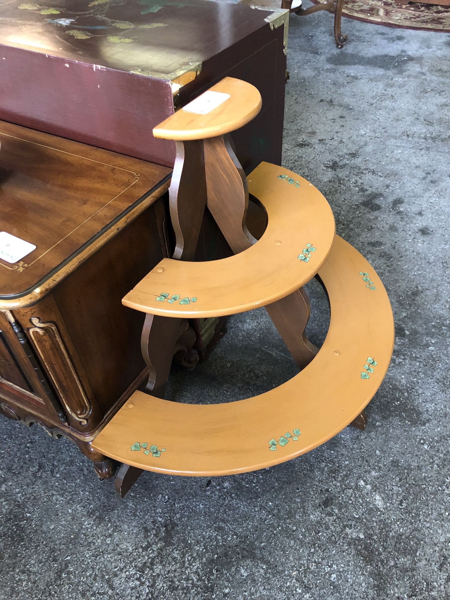 Decorative Half-Circle Shelving Unit