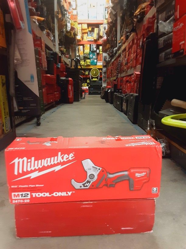 MILWAUKEE M12 12V Lithium-Ion Cordless PVC Pipe Shear
