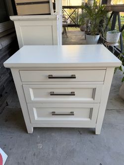 Magnussen Home 3-Piece Bedroom Set - Dresser, Mirror, & Nightstand (Dove White)