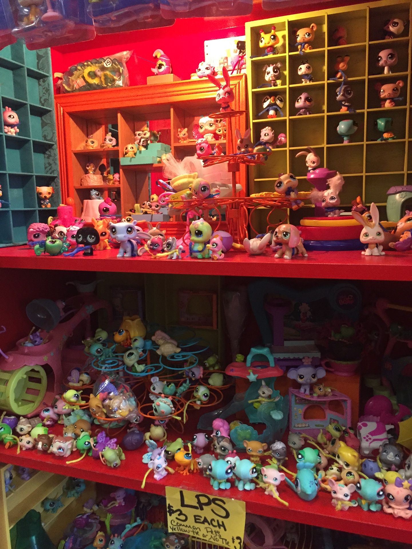 New littlest pet shop lps rares are coming in to replay toys boutique tomorrow for Sale in San