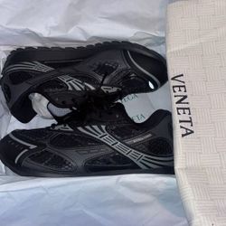 Black bottega Veneta orbit size 43