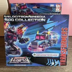 VELOCITRON SPEEDIA 500 COLLECTION: ROBOTS IN DISGUISE 2000 UNIVERSE SCOURGE