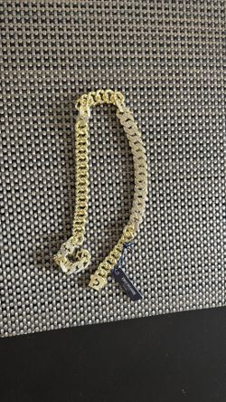 Gold chain necklace