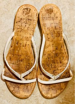 Stylish women’s slippers size 8 for sale