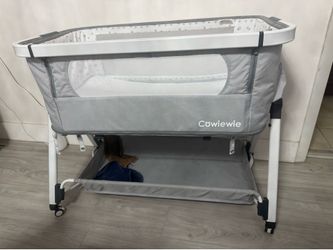 Bed side bassinet/ small toddler bed