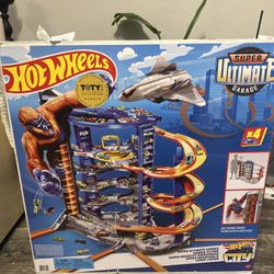 Super Ultimate Hot Wheels Set Brand New