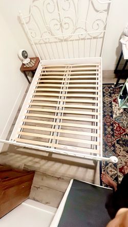 Full Size Metal Bed Frame w/ Wood Slats – Very Good Condition