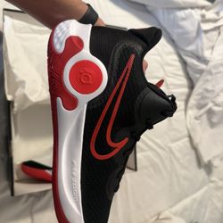 NIKE - KD Trey 5 IX Basketball Shoes. Size 12.5. Black, Red And White