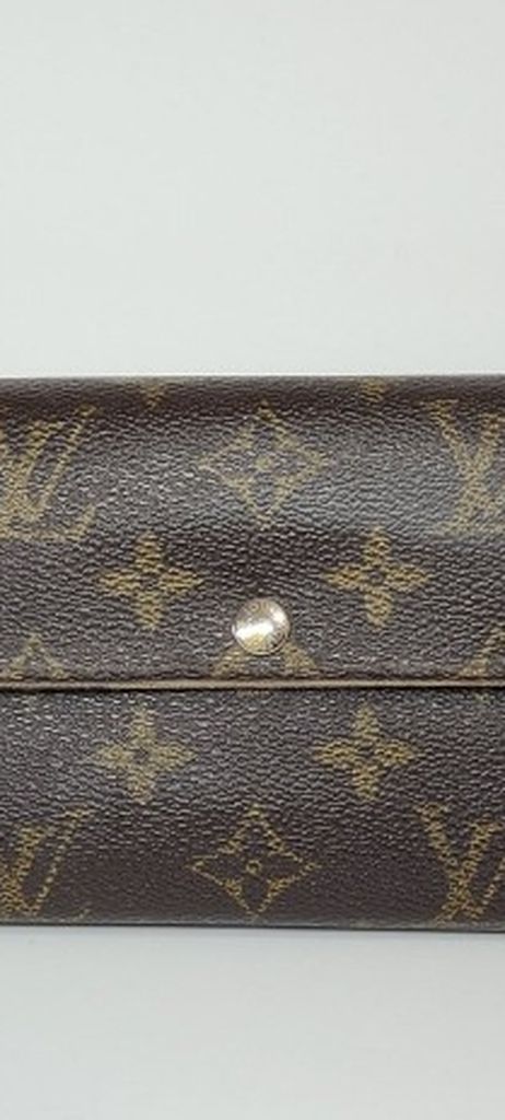 Louis Vuitton Sahara Wallet for Sale in Las Vegas, NV - OfferUp