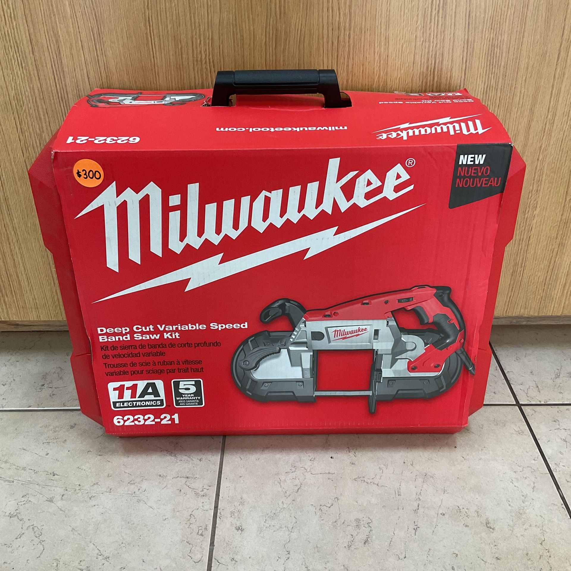 MILWAUKEE 6232 21 DEEP CUT VARIABLE SPEED BAND SAW.