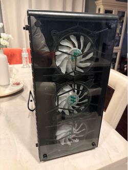 Pc con teclado su ratón y audífonos