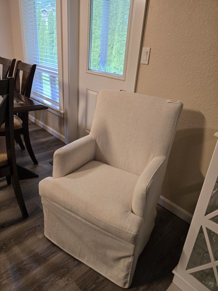 Small armchair,color:delicate cream