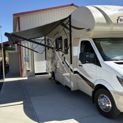 2016 Thor Four Winds 24HL Motorhome 