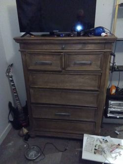 Ashley furniture dresser 50$