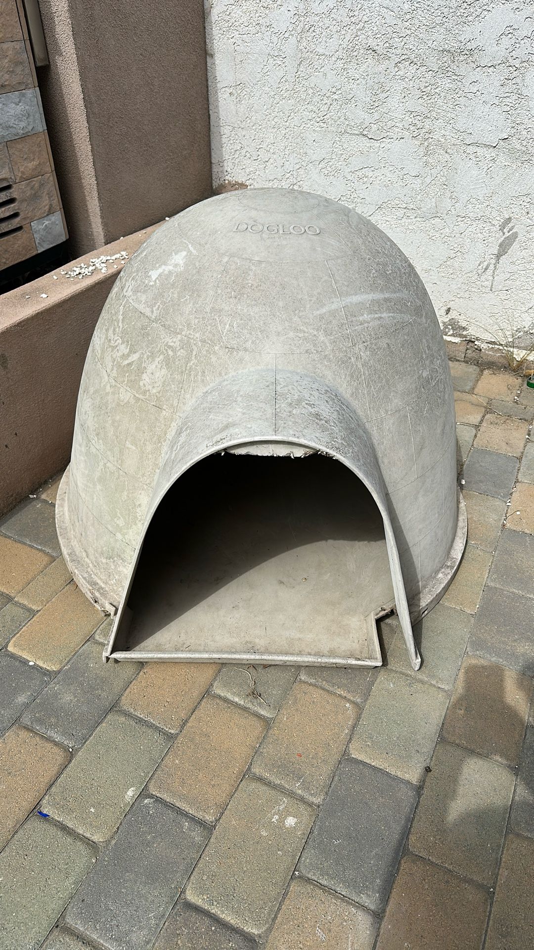 Outdoor Dog House / Igloo