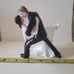 Free (You Pick It Up) Wedding Cake Topper