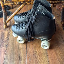 ROLLER SKATES