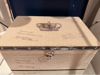Adorable display storage box