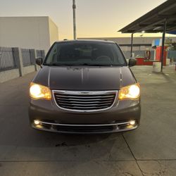 2016 Chrysler Town And Country 
