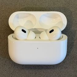 Apple AirPods Pro [2nd Gen] Wireless Earbuds (Lighting Cable)