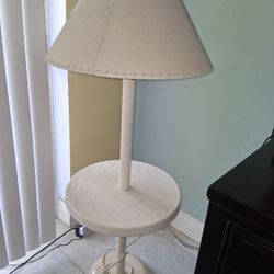 Family Room Lamp With Round Table