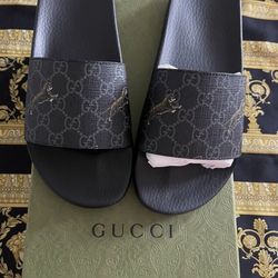 NEW AUTHENTIC GUCCI GG Supreme Tiger Print Black Slides Sandals