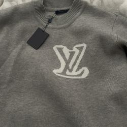 Lv sweater
