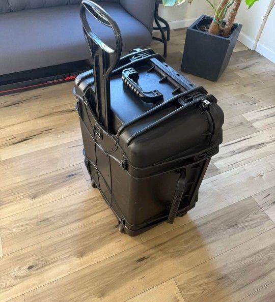 PROFESSIONAL CASE FOR AUDIO, CAMERAS, CABLES, ETC....