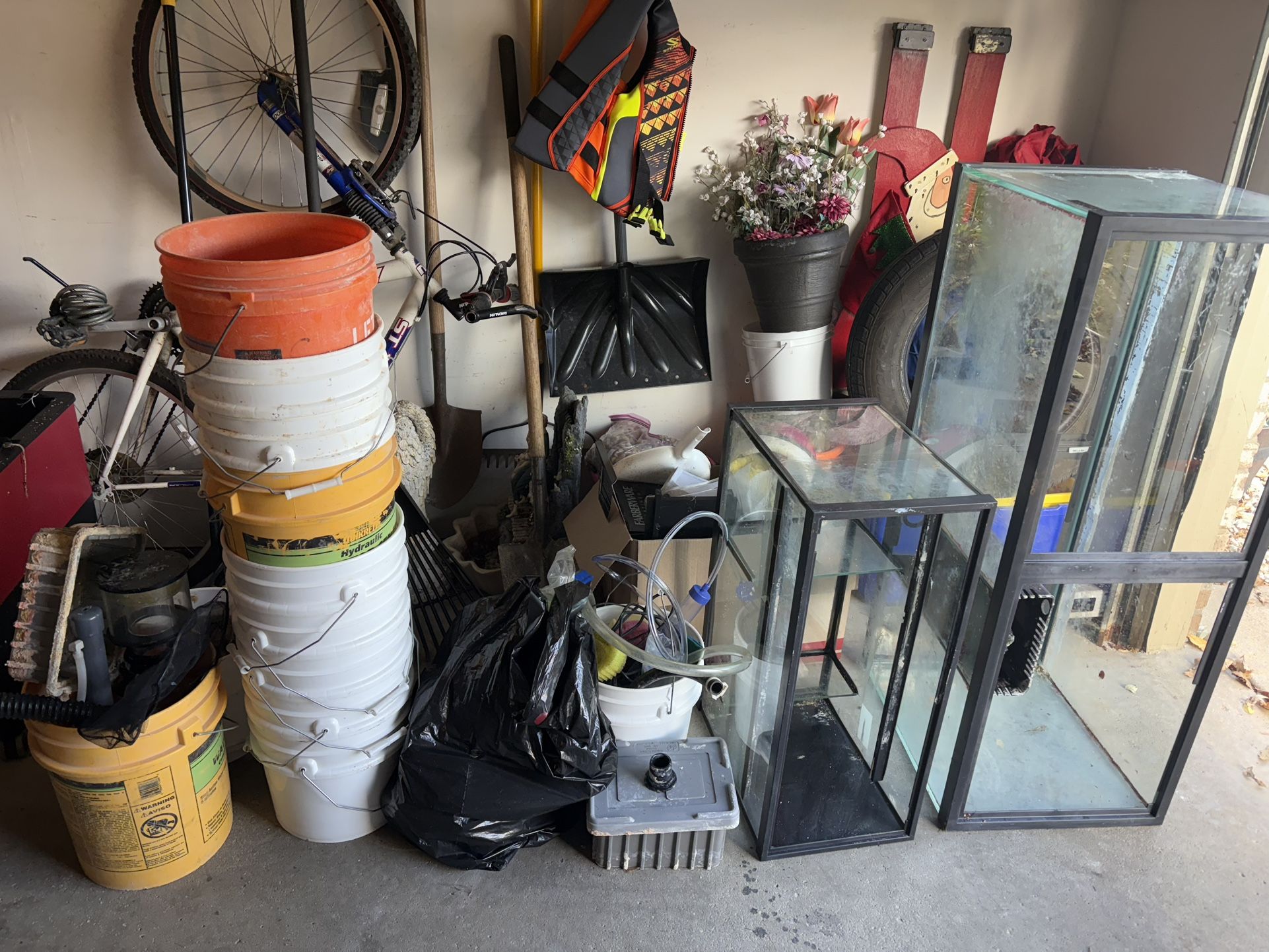 90 Gallon Salt Water Fish Tank With All Accessories With A Box Of Salt