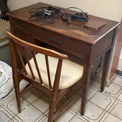 NELCO ULTRA DRESS MAKER WITH TABLE, CHAIR & SOME FABRICS