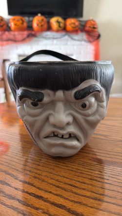 HALLOWEEN- monster bucket