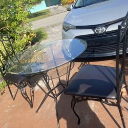 Dinning Table With 2 Chairs 