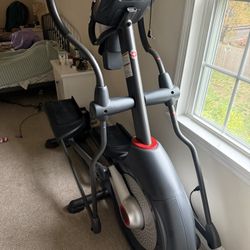 Schwinn 470 Elliptical – Heavy Duty, Bluetooth, Great Condition