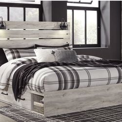 Cambeck King Panel Bed with 4 Storage Drawers and 4 Cubbies