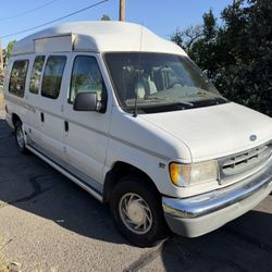2000 Ford E-150 Disabled Access Van