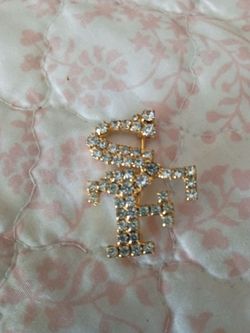 Brooch initials SF.