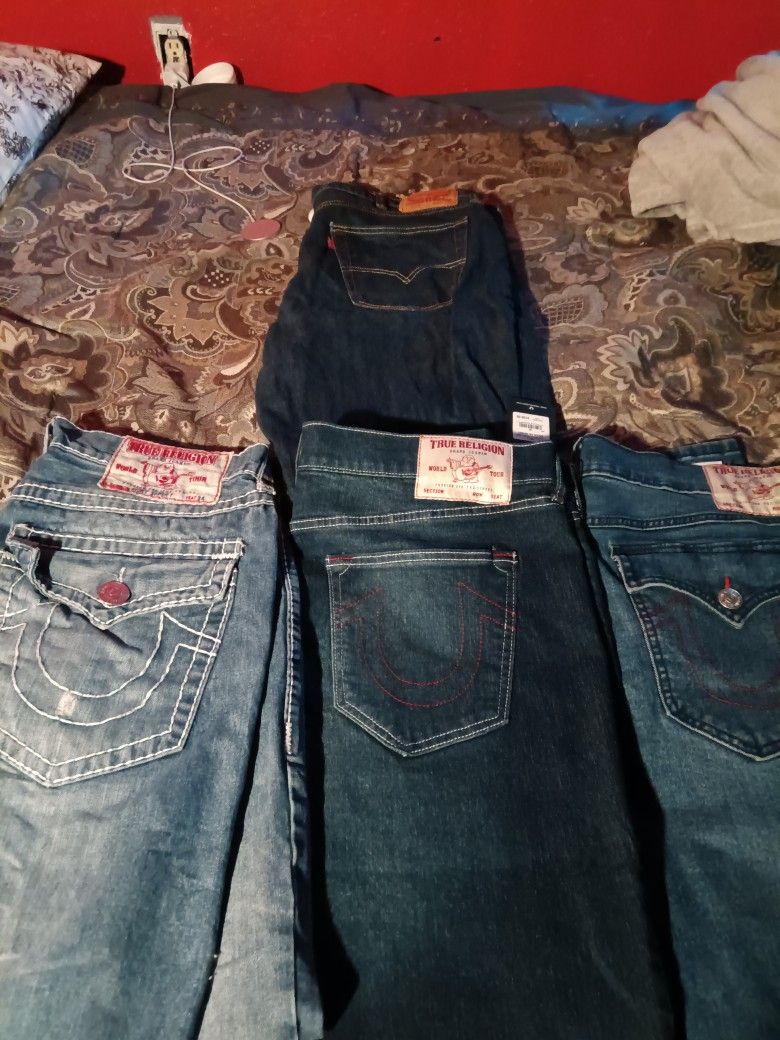 3 True Religion Pants And One Levi's Pant