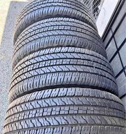255/65/17 Goodyear 📍📍 Selling a set of 4 tires with 80% tread life remaining 📍🌟