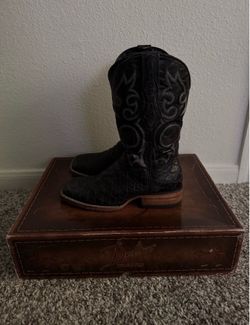 Men’s boots fits 7.5/8 $130