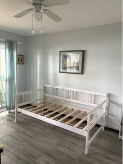 Fontana Twin White Wood Daybed Frame