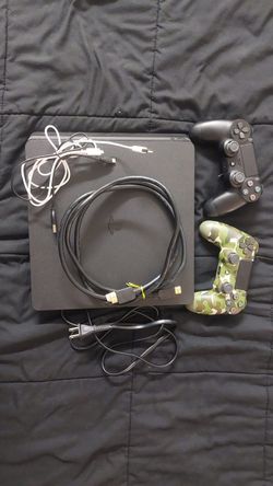 PS4 Slim 1tb (2 Controllers)